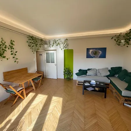 Green Leaves Apartman * בודפשט